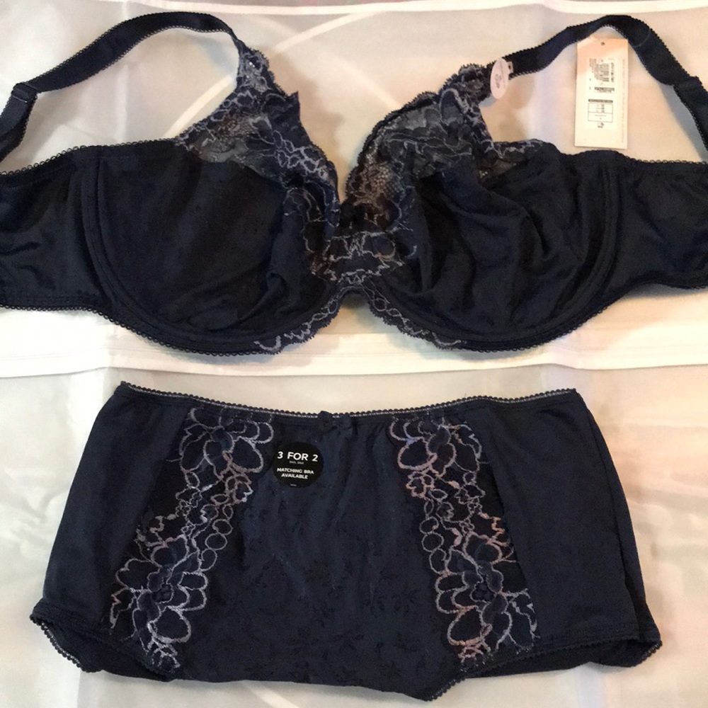 Marks & Spencer NWT Blue lace bra & matched panty